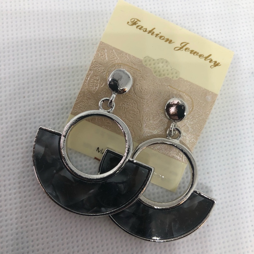 Black BaubleBar Style Earrings ✨Free Hoops Gift✨